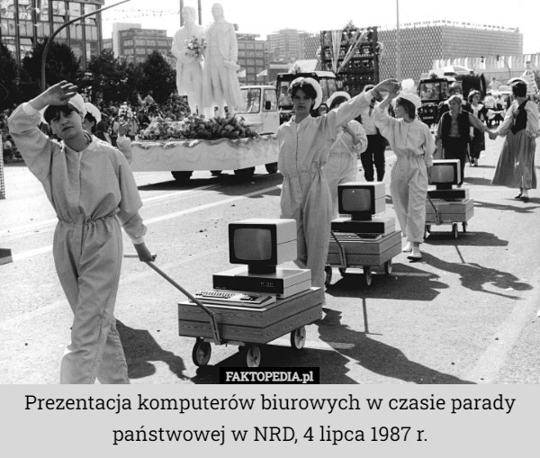 Prezentacja komputerów biurowych w czasie parady państwowej w NRD, 4 lipca 1987 r. 