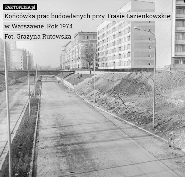 Końcówka prac budowlanych przy Trasie Łazienkowskiej
 w Warszawie. Rok 1974.
Fot. Grażyna Rutowska. 
