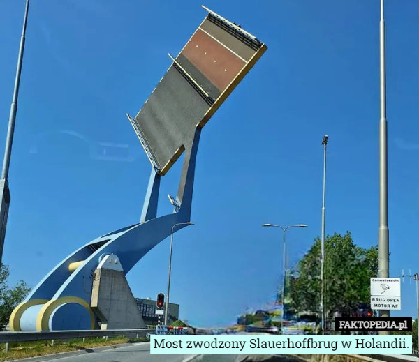 Most zwodzony Slauerhoffbrug w Holandii. 