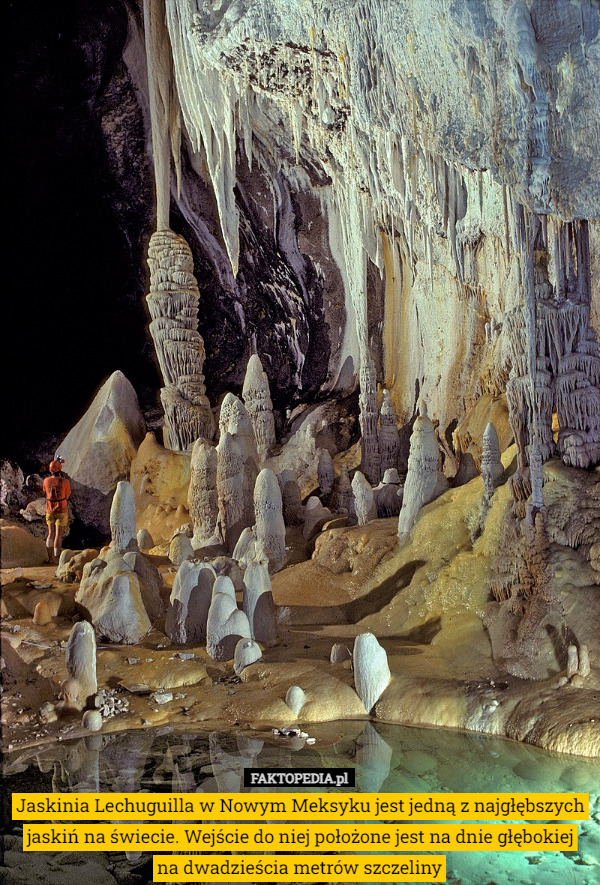 Jaskinia Lechuguilla w Nowym Meksyku jest jedną z najgłębszych jaskiń na świecie. Wejście do niej położone jest na dnie głębokiej na dwadzieścia metrów szczeliny 
