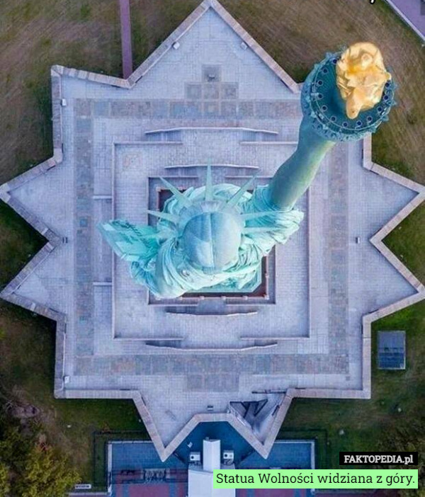 Statua Wolności widziana z góry. 