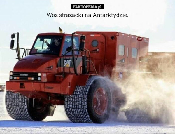 Wóz strażacki na Antarktydzie. 