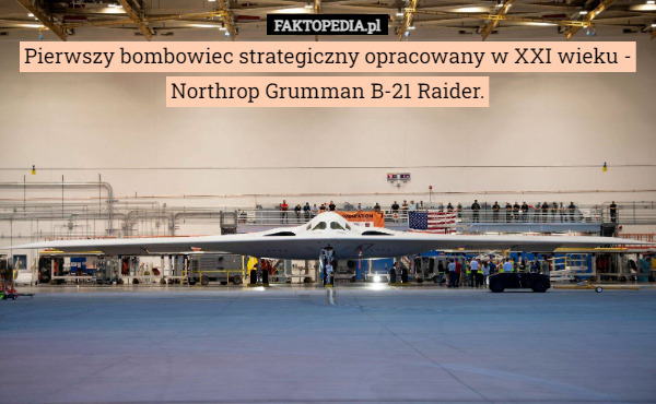 Pierwszy bombowiec strategiczny opracowany w XXI wieku - Northrop Grumman B-21 Raider. 
