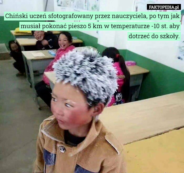Chiński uczeń sfotografowany przez nauczyciela, po tym jak musiał pokonać pieszo 5 km w temperaturze -10 st. aby dotrzeć do szkoły. 