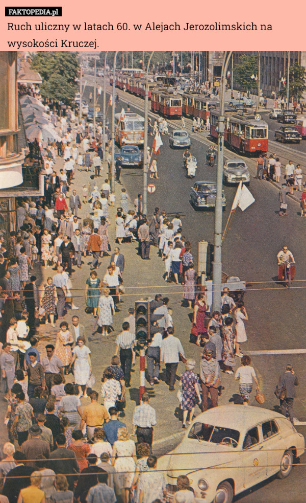 Ruch uliczny w latach 60. w Alejach Jerozolimskich na wysokości Kruczej. 