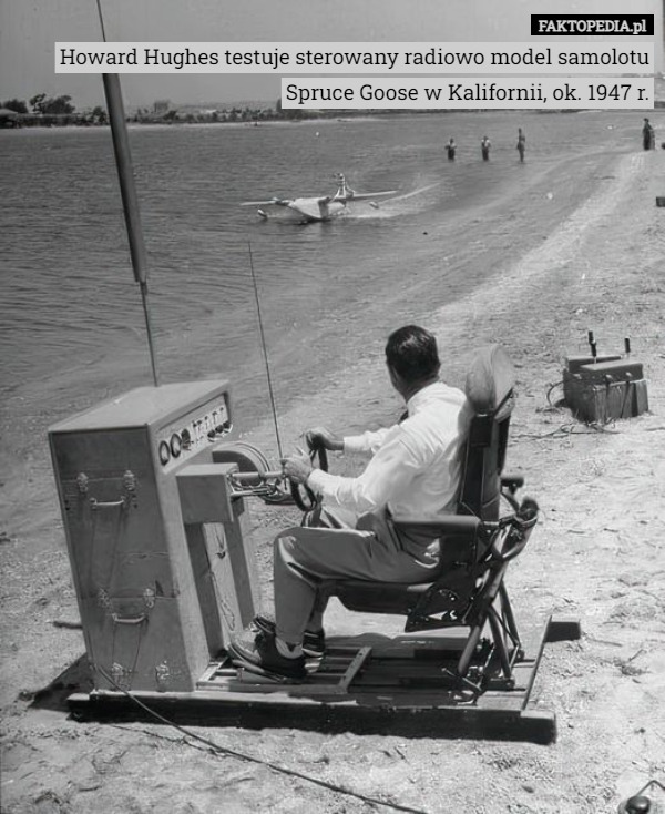Howard Hughes testuje sterowany radiowo model samolotu Spruce Goose w Kalifornii, ok. 1947 r. 