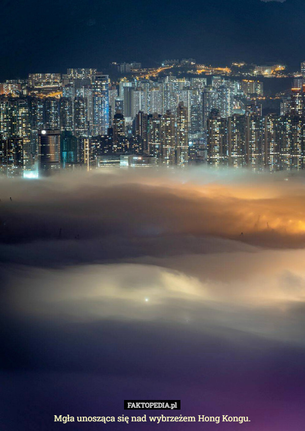 Mgła unosząca się nad wybrzeżem Hong Kongu. 