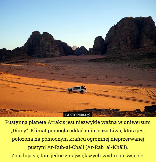 Pustynna planeta Arrakis jest niezwykle ważna w uniwersum „Diuny”. Klimat pomogła oddać m.in. oaza Liwa, która jest położona na północnym krańcu ogromnej nieprzerwanej pustyni Ar-Rub-al-Chali (Ar-Rab‛ al-Khālī).
 Znajdują się tam jedne z największych wydm na świecie. 