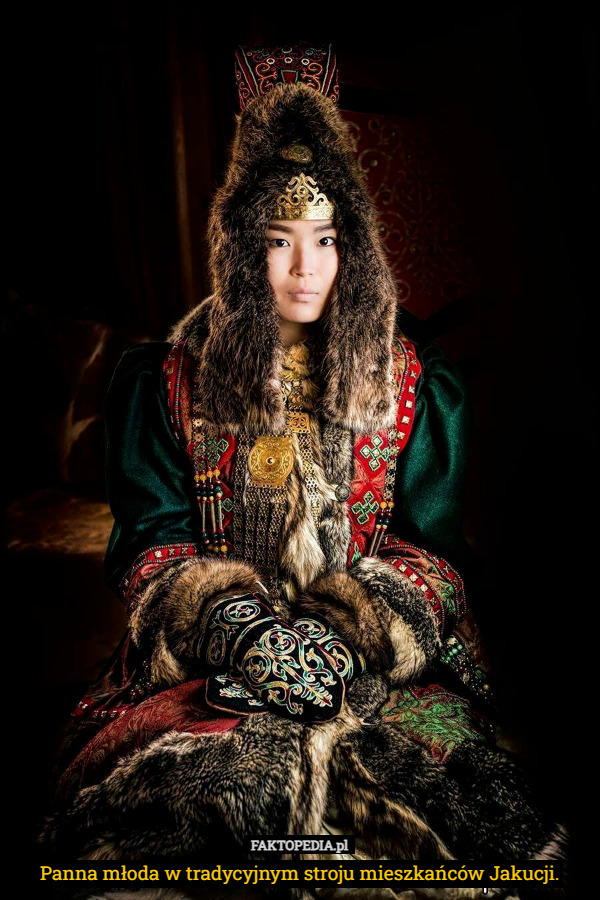Panna młoda w tradycyjnym stroju mieszkańców Jakucji. 