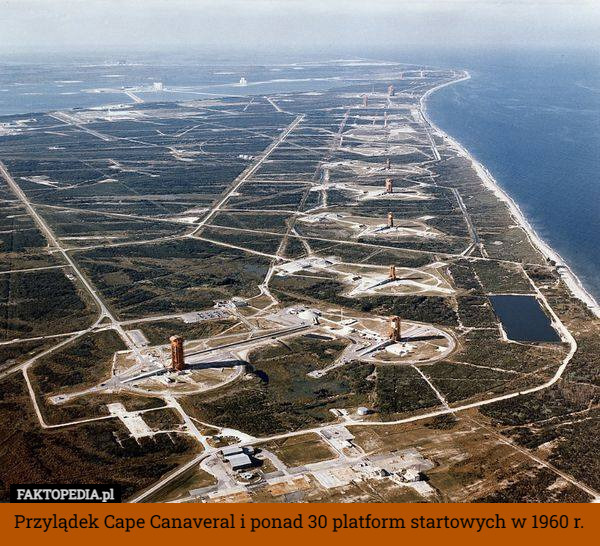 Przylądek Cape Canaveral i ponad 30 platform startowych w 1960 r. 