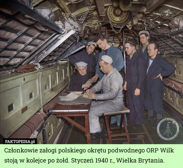Członkowie załogi polskiego okrętu podwodnego ORP Wilk stoją w kolejce po żołd. Styczeń 1940 r., Wielka Brytania. 