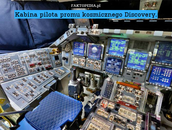 Kabina pilota promu kosmicznego Discovery. 