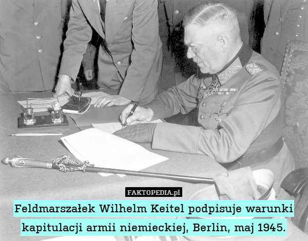 Feldmarszałek Wilhelm Keitel podpisuje warunki kapitulacji armii niemieckiej, Berlin, maj 1945. 