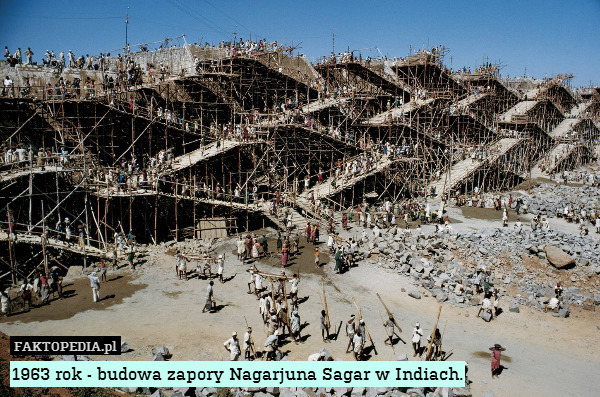 1963 rok - budowa zapory Nagarjuna Sagar w Indiach. 