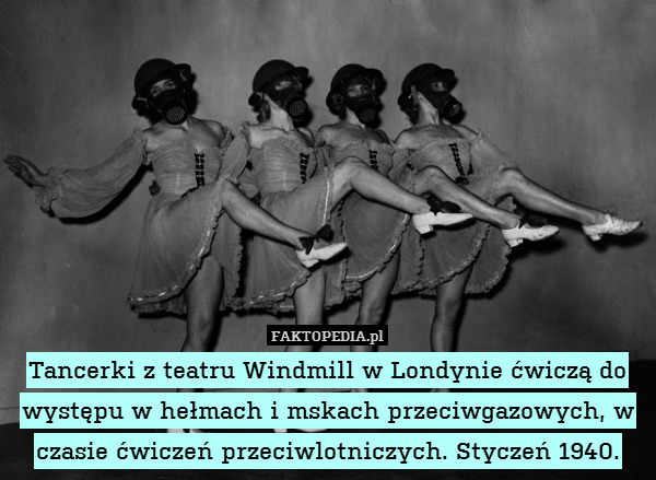 Tancerki z teatru Windmill w Londynie ćwiczą do występu w hełmach i mskach przeciwgazowych, w czasie ćwiczeń przeciwlotniczych. Styczeń 1940. 