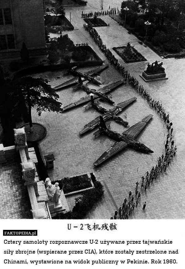 Cztery samoloty rozpoznawcze U-2 używane przez tajwańskie siły zbrojne (wspierane przez CIA), które zostały zestrzelone nad Chinami, wystawione na widok publiczny w Pekinie. Rok 1960. 