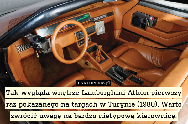 Tak wygląda wnętrze Lamborghini Athon pierwszy raz pokazanego na targach w Turynie (1980). Warto zwrócić uwagę na bardzo nietypową kierownicę. 