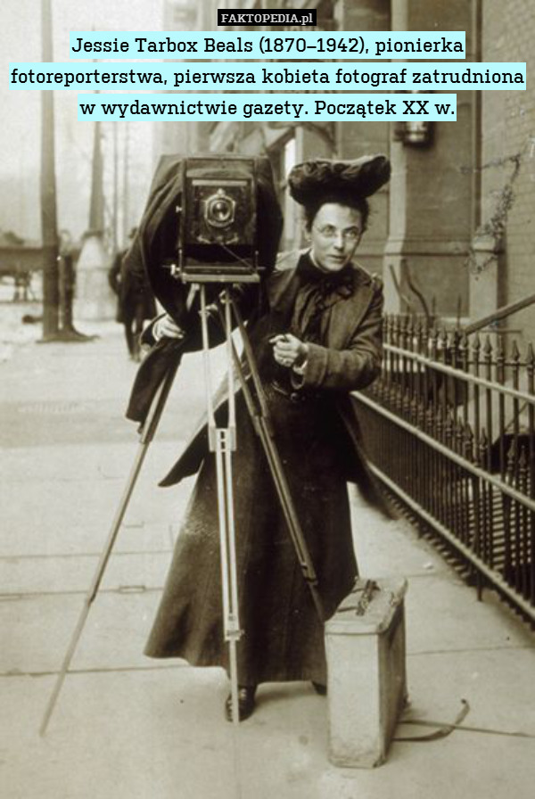 Jessie Tarbox Beals (1870–1942), pionierka fotoreporterstwa, pierwsza kobieta fotograf zatrudniona w wydawnictwie gazety. Początek XX w. 