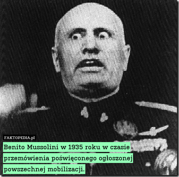 Benito Mussolini w 1935 roku w czasie przemówienia poświęconego ogłoszonej powszechnej mobilizacji. 