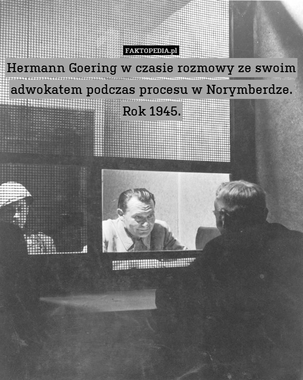Hermann Goering w czasie rozmowy ze swoim adwokatem podczas procesu w Norymberdze. Rok 1945. 