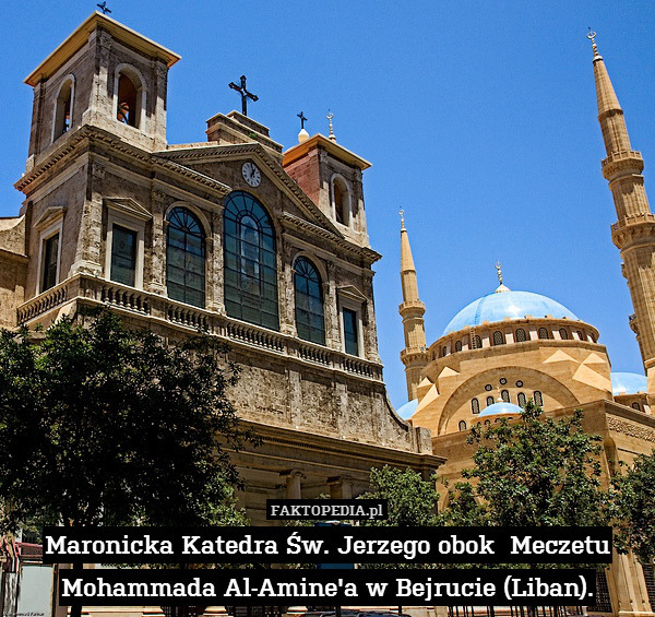 Maronicka Katedra Św. Jerzego obok  Meczetu Mohammada Al-Amine&apos;a w Bejrucie (Liban). 