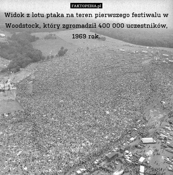 Widok z lotu ptaka na teren pierwszego festiwalu w Woodstock, który zgromadził 400 000 uczestników, 1969 rok. 
