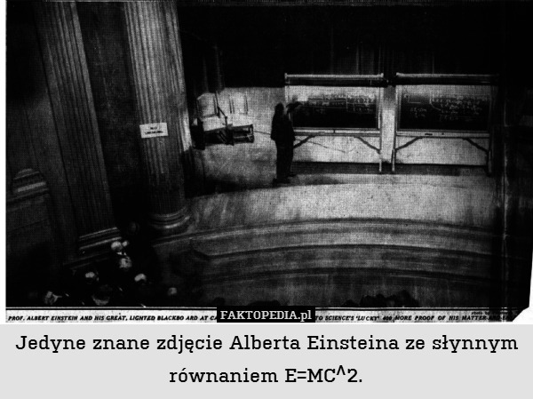 Jedyne znane zdjęcie Alberta Einsteina ze słynnym równaniem E=MC^2. 