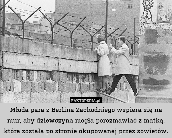 Młoda para z Berlina Zachodniego wspiera się na mur, aby dziewczyna mogła porozmawiać z matką, która została po stronie okupowanej przez sowietów. 