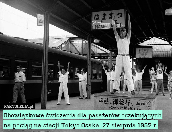 Obowiązkowe ćwiczenia dla pasażerów oczekujących na pociąg na stacji Tokyo-Osaka. 27 sierpnia 1952 r. 
