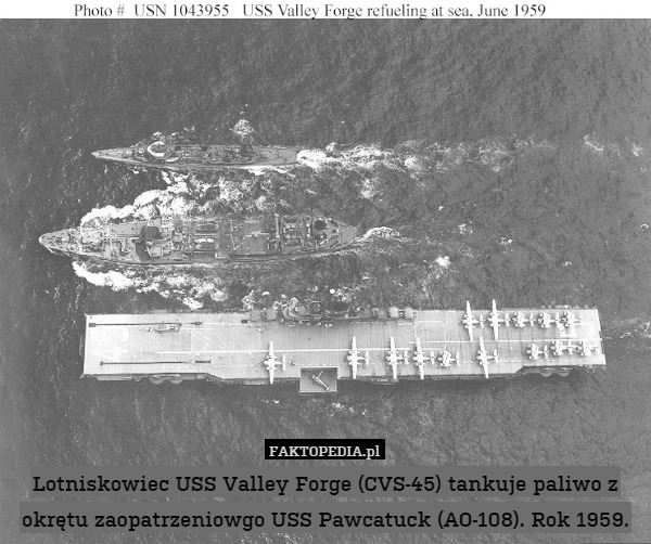 Lotniskowiec USS Valley Forge (CVS-45) tankuje paliwo z okrętu zaopatrzeniowgo USS Pawcatuck (AO-108). Rok 1959. 