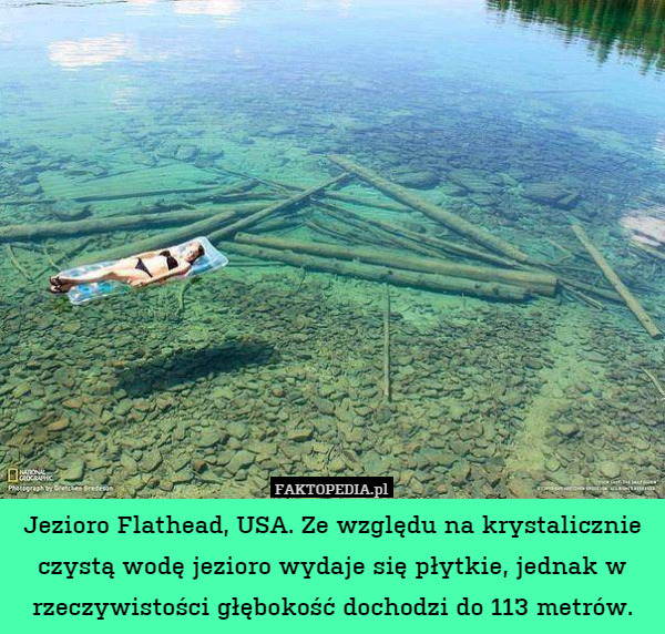 Jezioro Flathead, USA. Ze względu na krystalicznie czystą wodę jezioro wydaje się płytkie, jednak w rzeczywistości głębokość dochodzi do 113 metrów. 