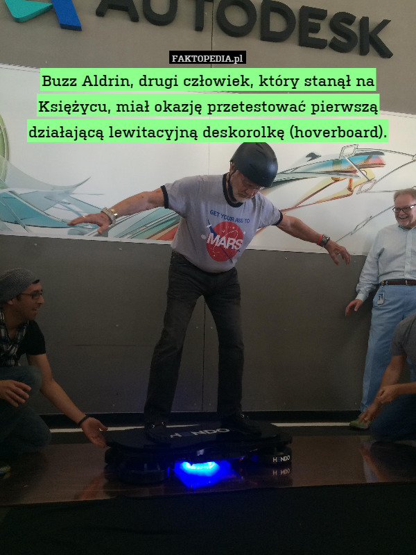 Buzz Aldrin, drugi człowiek, który stanął na Księżycu, miał okazję przetestować pierwszą działającą lewitacyjną deskorolkę (hoverboard). 