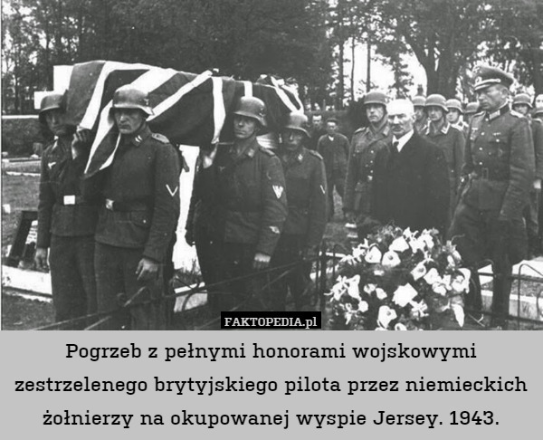 Pogrzeb z pełnymi honorami wojskowymi zestrzelenego brytyjskiego pilota przez niemieckich żołnierzy na okupowanej wyspie Jersey. 1943. 