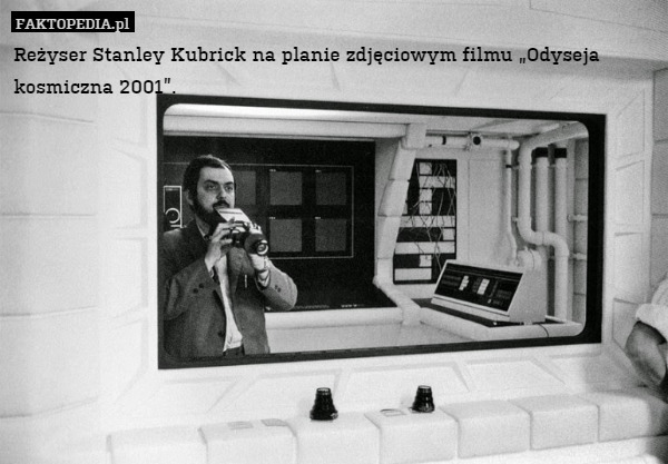 Reżyser Stanley Kubrick na planie zdjęciowym filmu „Odyseja kosmiczna 2001”. 