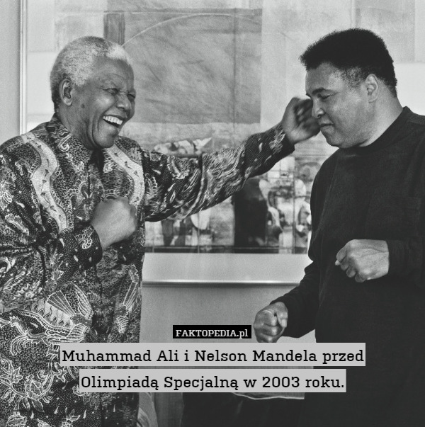 Muhammad Ali i Nelson Mandela przed
Olimpiadą Specjalną w 2003 roku. 