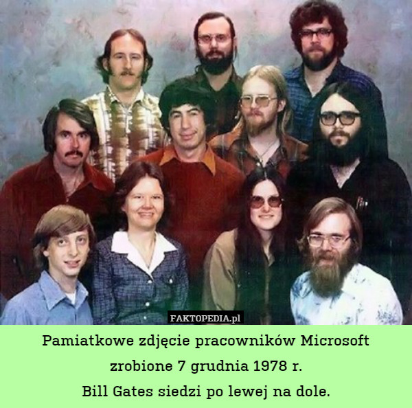 Pamiatkowe zdjęcie pracowników Microsoft zrobione 7 grudnia 1978 r.
Bill Gates siedzi po lewej na dole. 