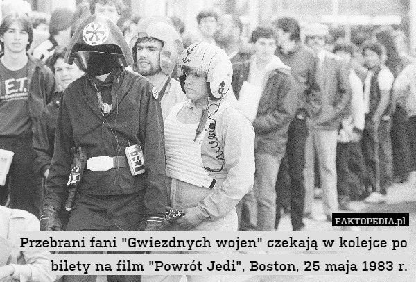 Przebrani fani "Gwiezdnych wojen" czekają w kolejce po bilety na film "Powrót Jedi", Boston, 25 maja 1983 r. 