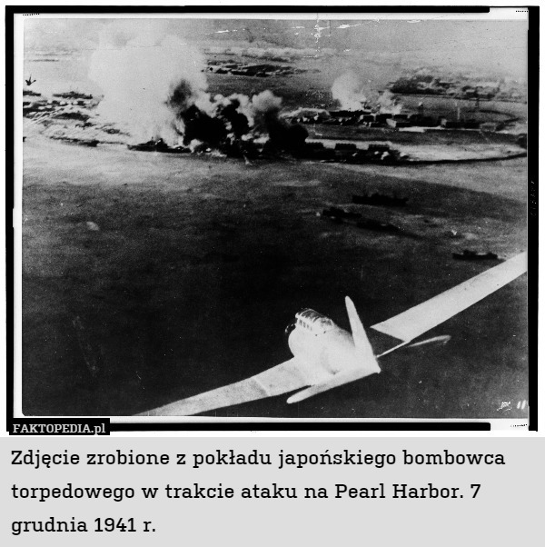 Zdjęcie zrobione z pokładu japońskiego bombowca torpedowego w trakcie ataku na Pearl Harbor. 7 grudnia 1941 r. 