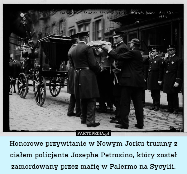Honorowe przywitanie w Nowym Jorku trumny z ciałem policjanta Josepha Petrosino, który został zamordowany przez mafię w Palermo na Sycylii. 