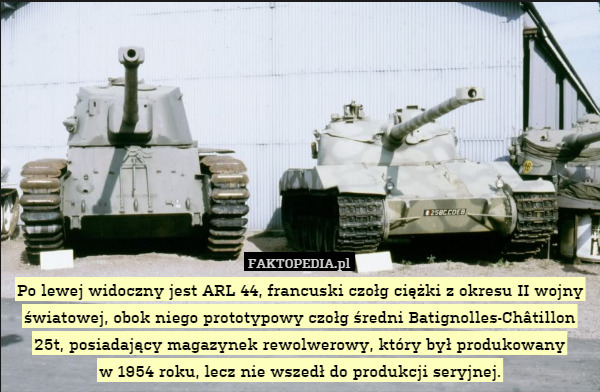 Po lewej widoczny jest ARL 44, francuski czołg ciężki z okresu II wojny światowej, obok niego prototypowy czołg średni Batignolles-Châtillon 25t, posiadający magazynek rewolwerowy, który był produkowany
w 1954 roku, lecz nie wszedł do produkcji seryjnej. 