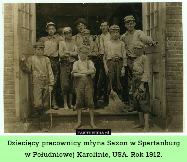 Dziecięcy pracownicy młyna Saxon w Spartanburg w Południowej Karolinie, USA. Rok 1912. 