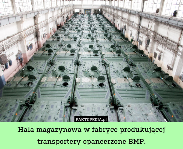Hala magazynowa w fabryce produkującej transportery opancerzone BMP. 
