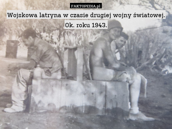 Wojskowa latryna w czasie drugiej wojny światowej. Ok. roku 1943. 