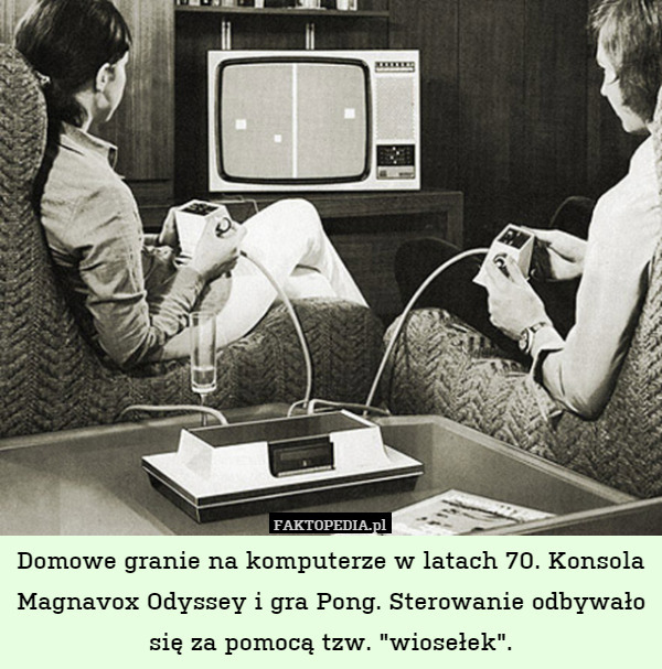 Domowe granie na komputerze w latach 70. Konsola Magnavox Odyssey i gra Pong. Sterowanie odbywało się za pomocą tzw. "wiosełek". 