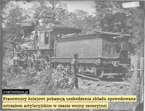 Pracownicy kolejowi pokazują uszkodzenia składu spowodowane ostrzałem artyleryjskim w czasie wojny secesyjnej. 