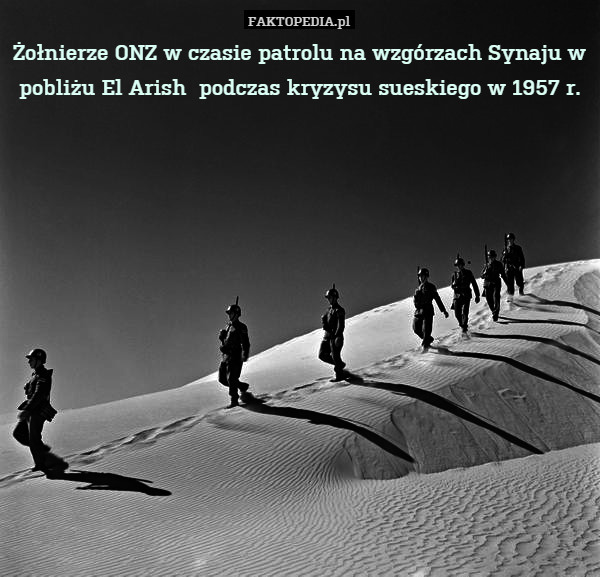Żołnierze ONZ w czasie patrolu na wzgórzach Synaju w pobliżu El Arish  podczas kryzysu sueskiego w 1957 r. 