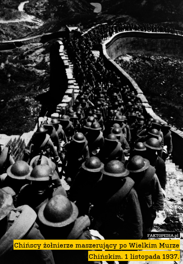 Chińscy żołnierze maszerujący po Wielkim Murze Chińskim. 1 listopada 1937. 
