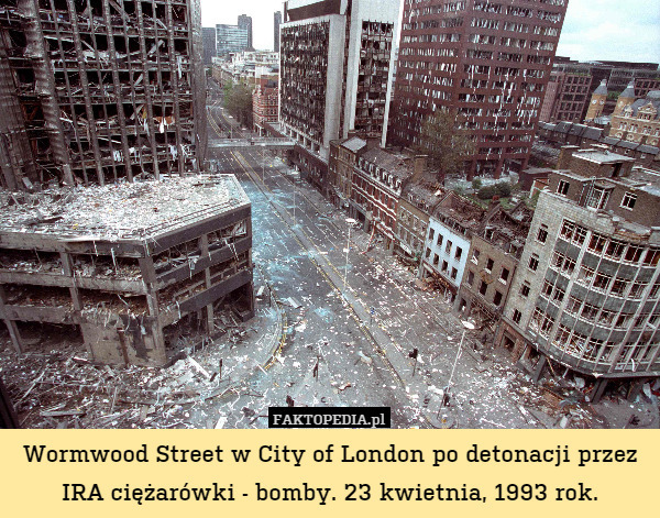 Wormwood Street w City of London po detonacji przez IRA ciężarówki - bomby. 23 kwietnia, 1993 rok. 
