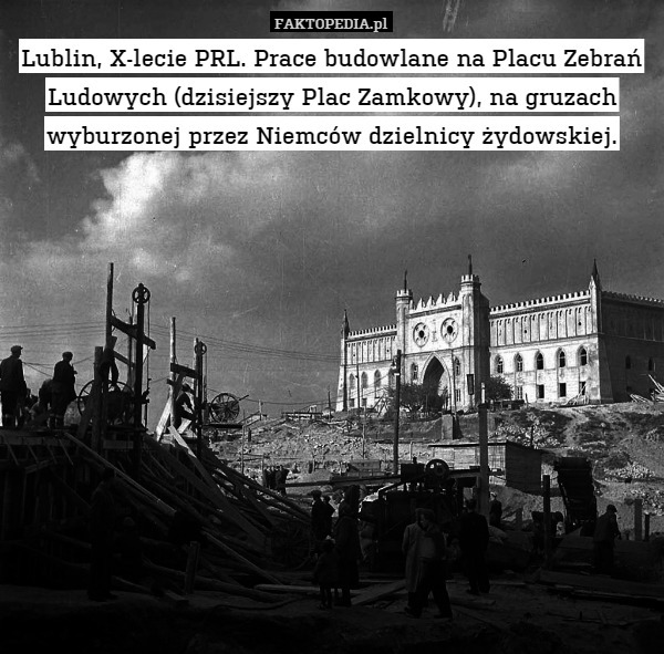 Lublin, X-lecie PRL. Prace budowlane na Placu Zebrań Ludowych (dzisiejszy Plac Zamkowy), na gruzach wyburzonej przez Niemców dzielnicy żydowskiej. 