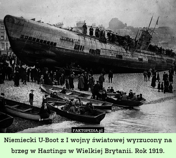 Niemiecki U-Boot z I wojny światowej wyrzucony na brzeg w Hastings w Wielkiej Brytanii. Rok 1919. 